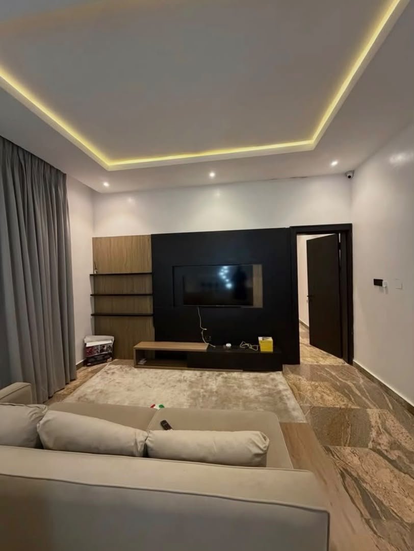 Furnished 5-Bedroom Detached-Duplex Life Camp photo 8