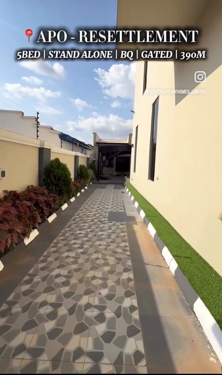 5-Bedroom Detached-Duplex Apo Resettlement photo 2
