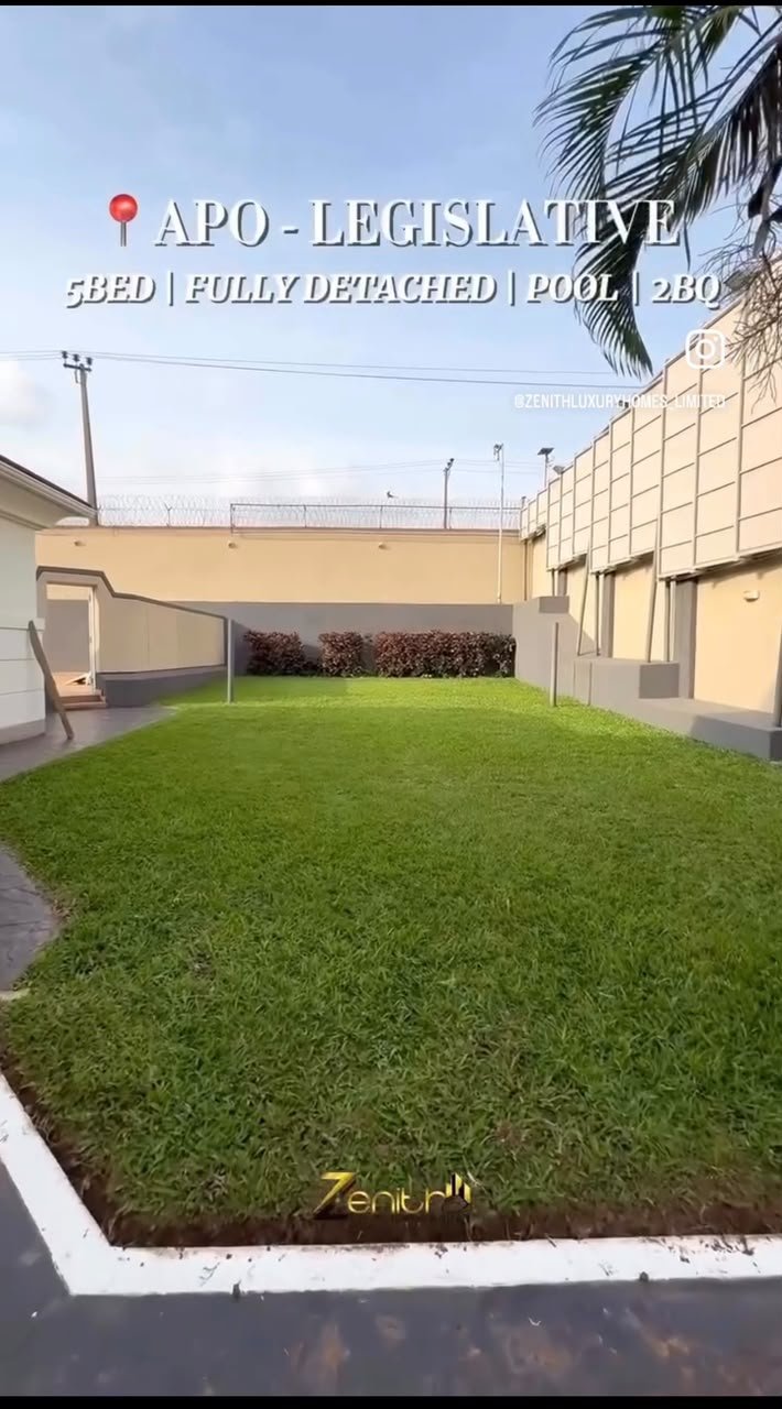 5 Bedroom Duplex with 2-Bedroom BQ photo 3