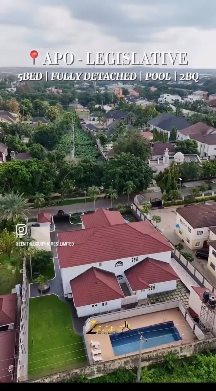 5 Bedroom Duplex with 2-Bedroom BQ photo 8
