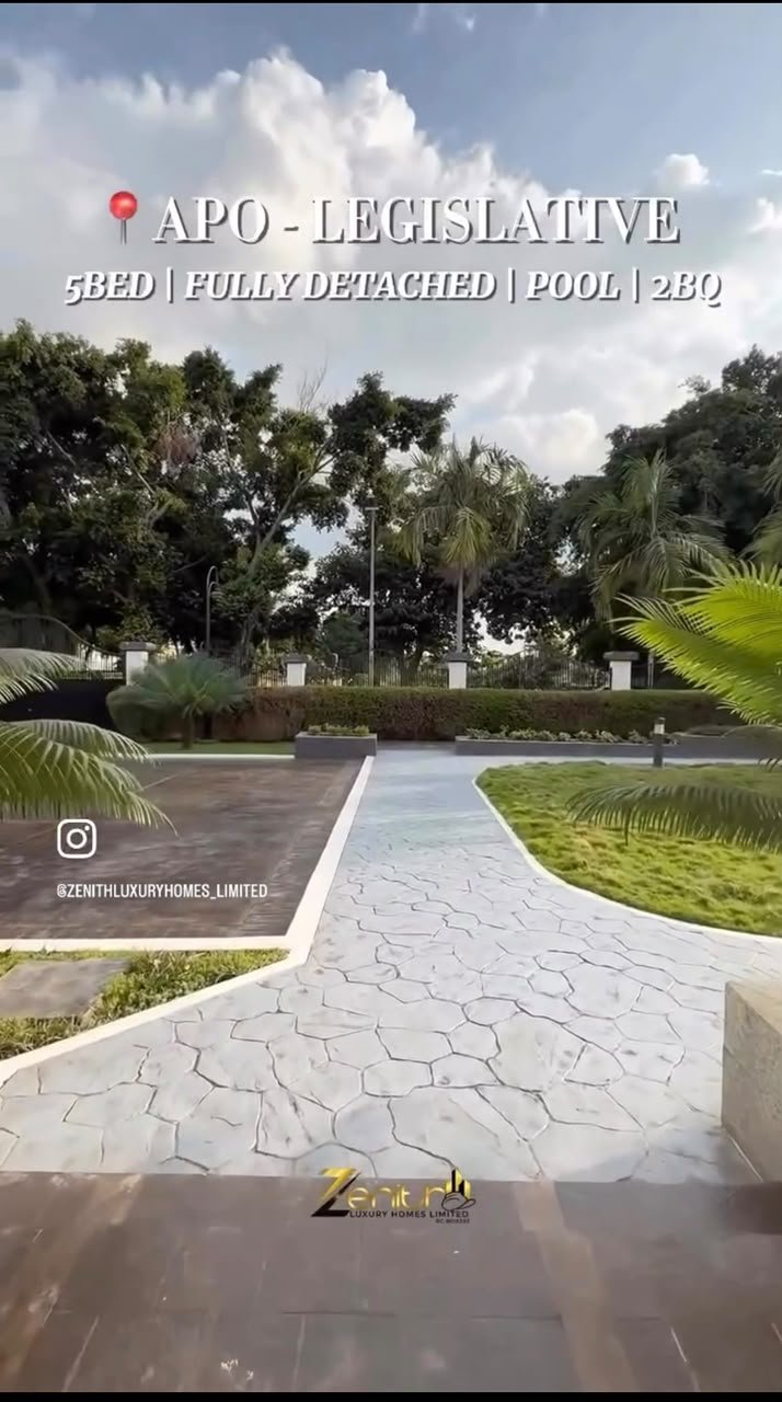 5 Bedroom Duplex with 2-Bedroom BQ photo 2
