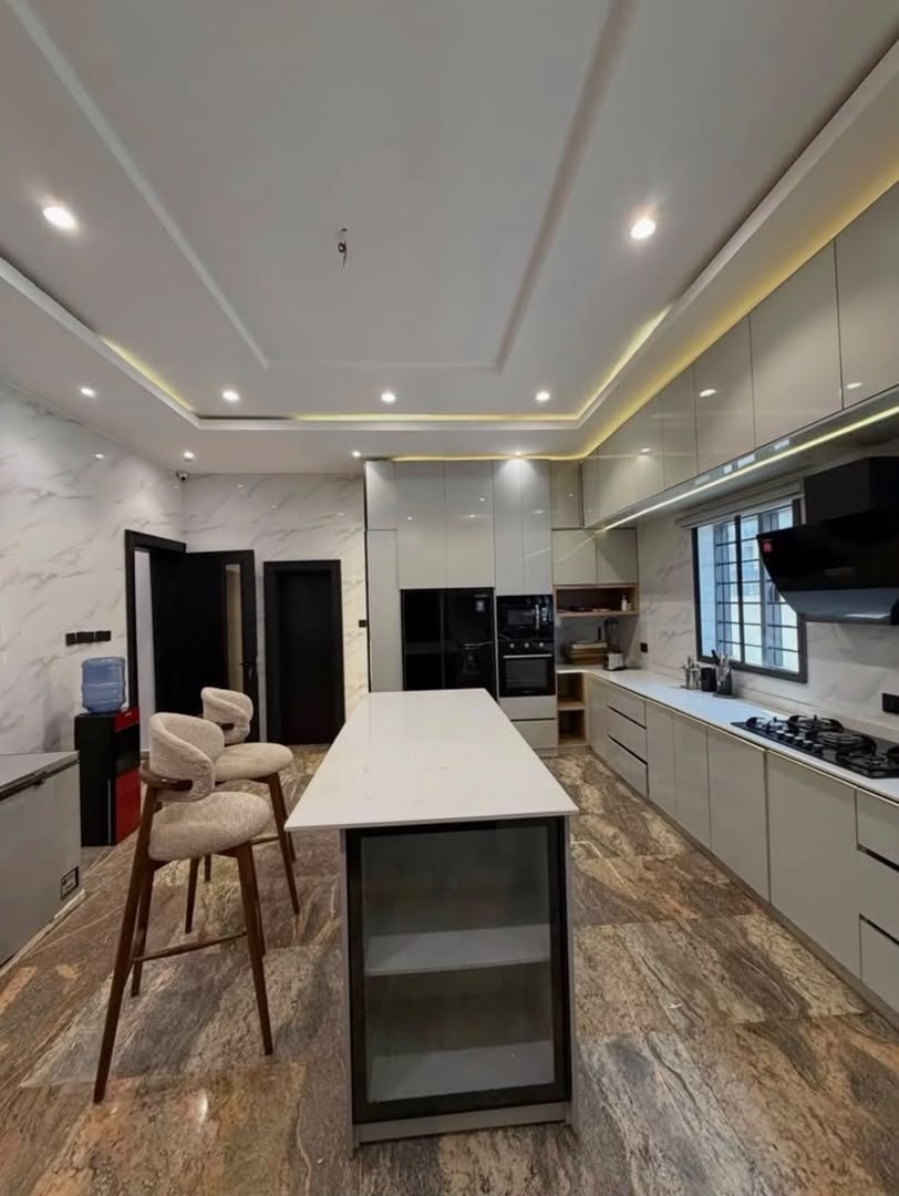 Furnished 5-Bedroom Detached-Duplex Life Camp photo 6