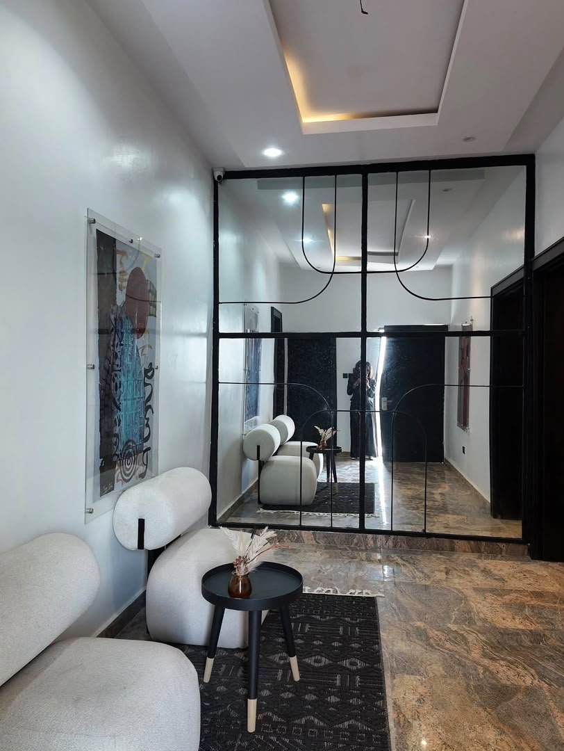 Furnished 5-Bedroom Detached-Duplex Life Camp photo 9
