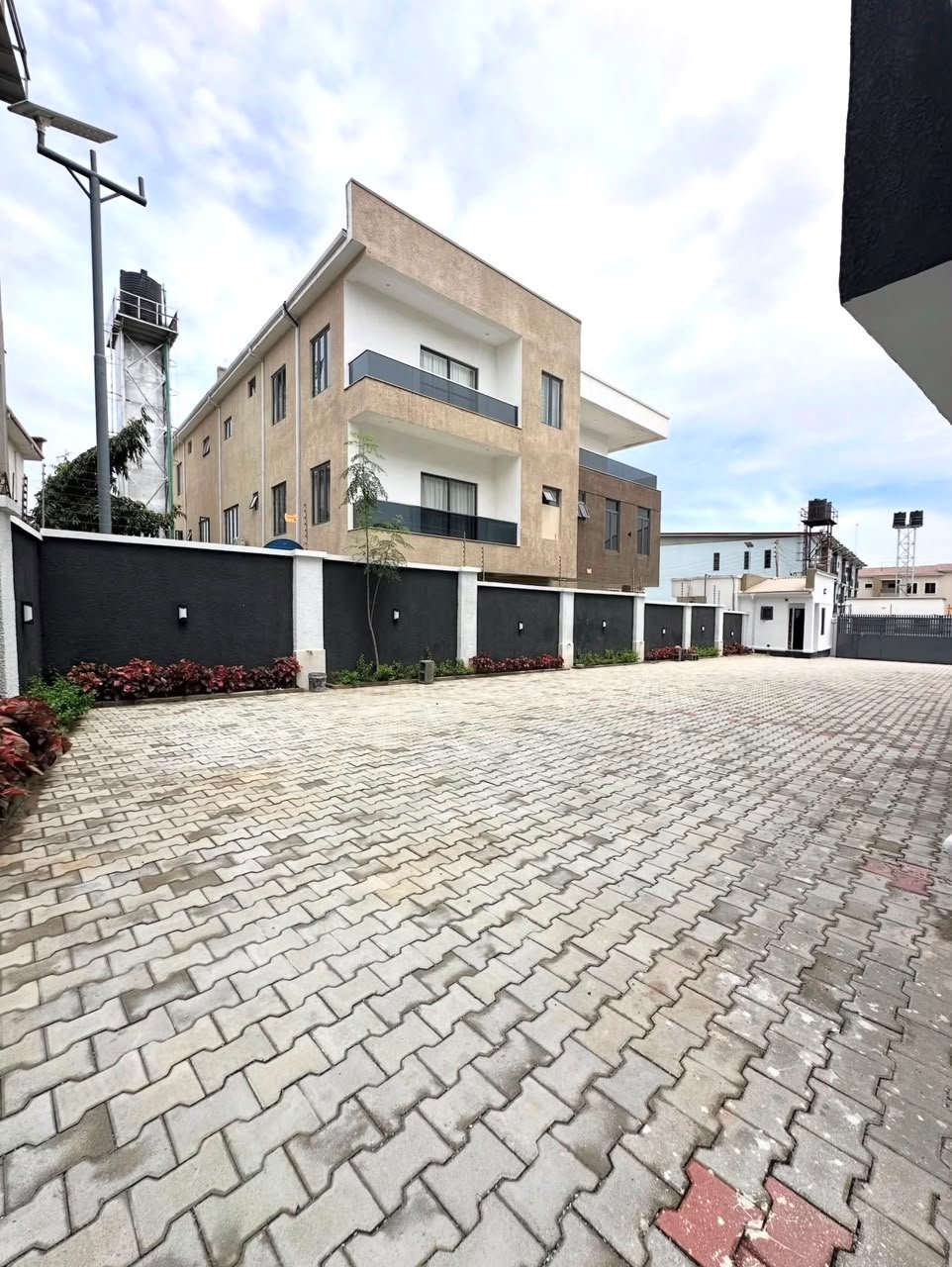 4-Bedroom Terrace Duplex Jahi photo 9