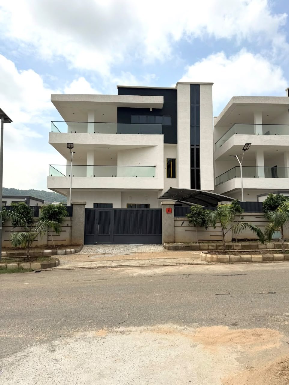 Luxury 6-Bedroom Smart Home in Katampe