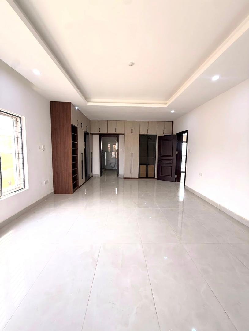 5-Bedroom Semi-Detached Duplex in Asokoro photo 6