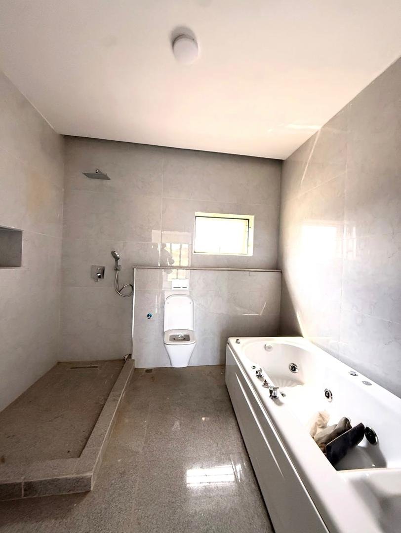 5-Bedroom Semi-Detached Duplex in Asokoro photo 3