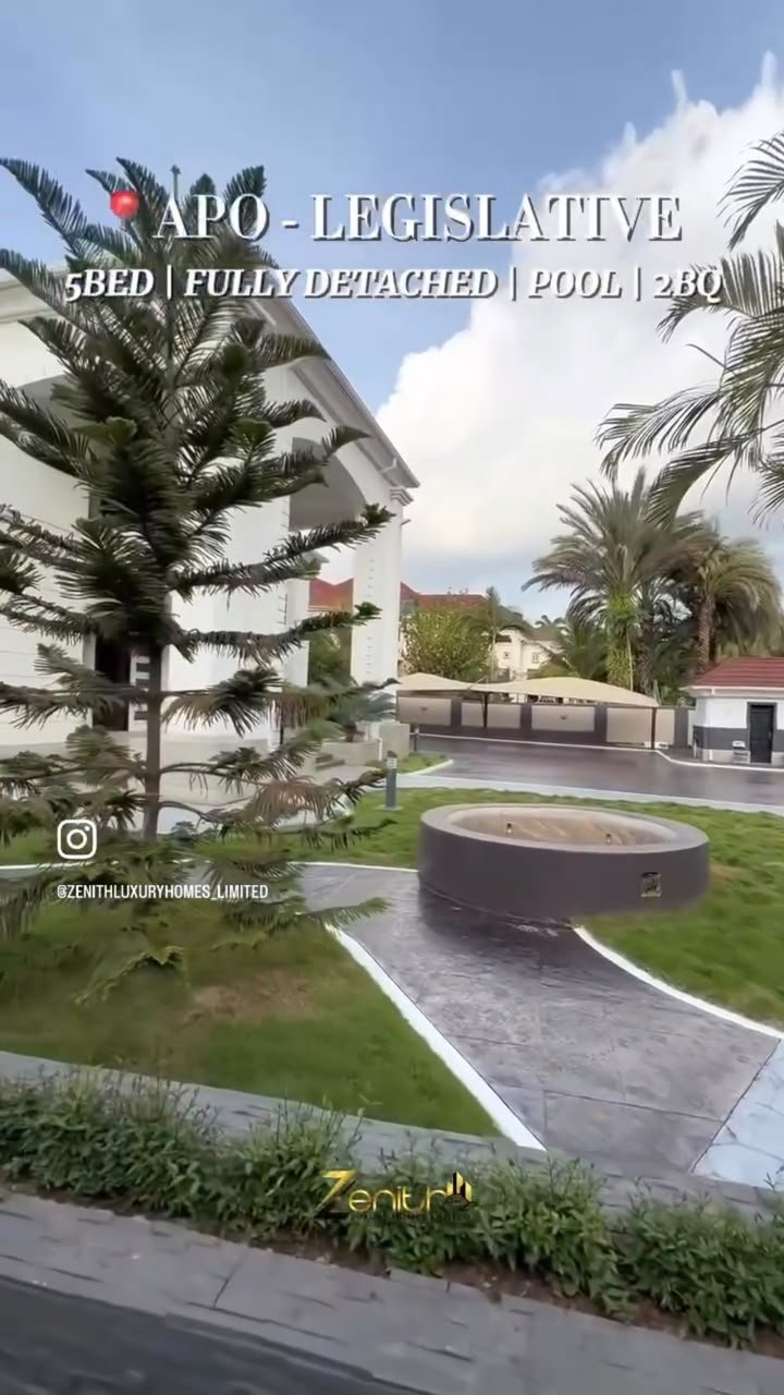 5 Bedroom Duplex with 2-Bedroom BQ photo 5