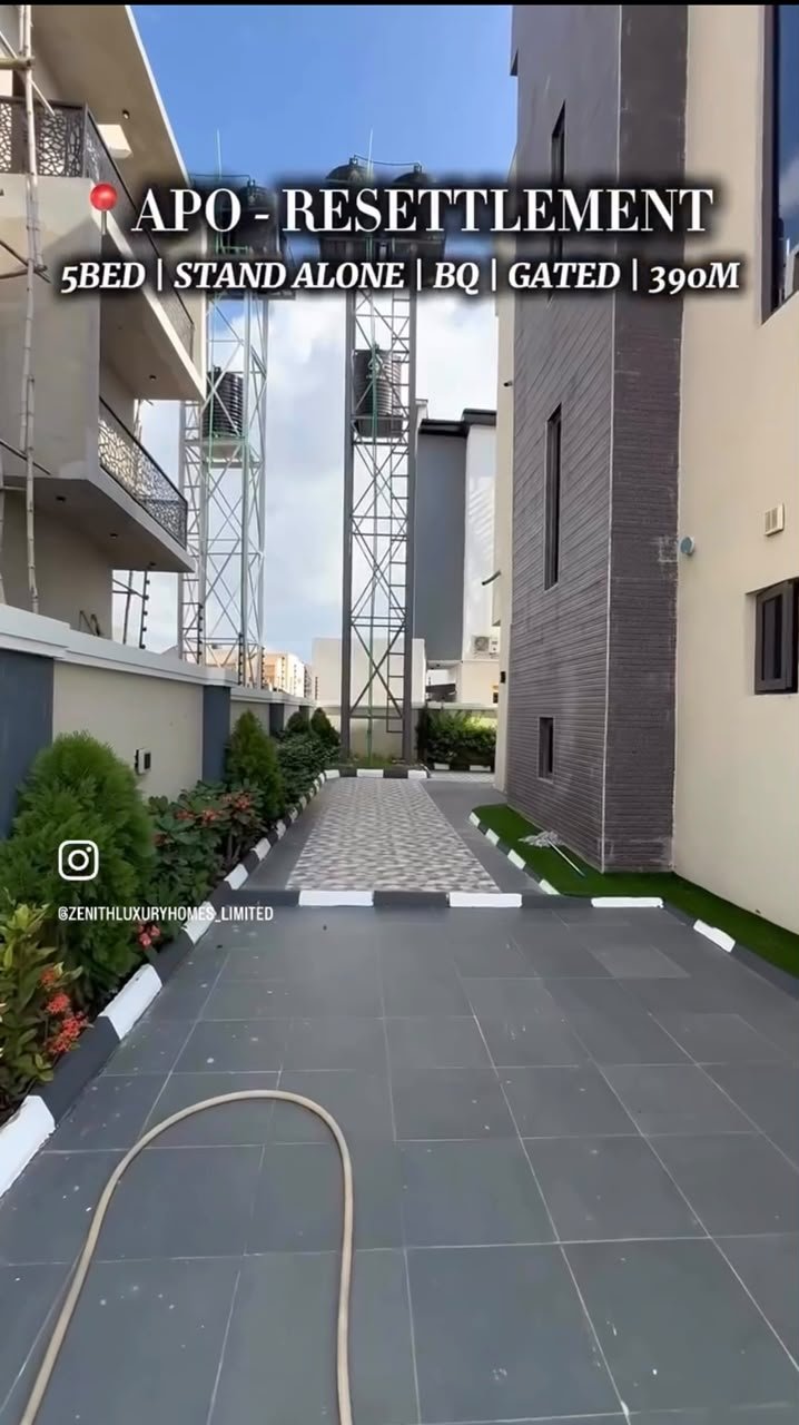 5-Bedroom Detached-Duplex Apo Resettlement photo 4
