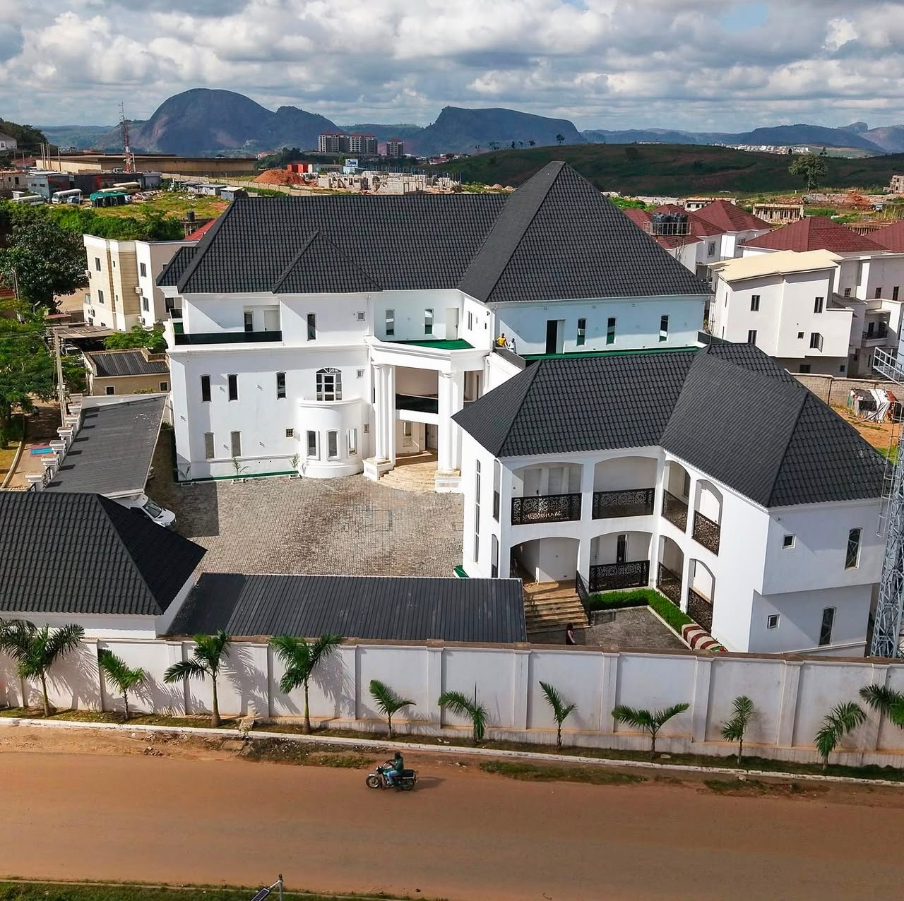 17-Bedroom Detached-Duplex in Asokoro photo 4