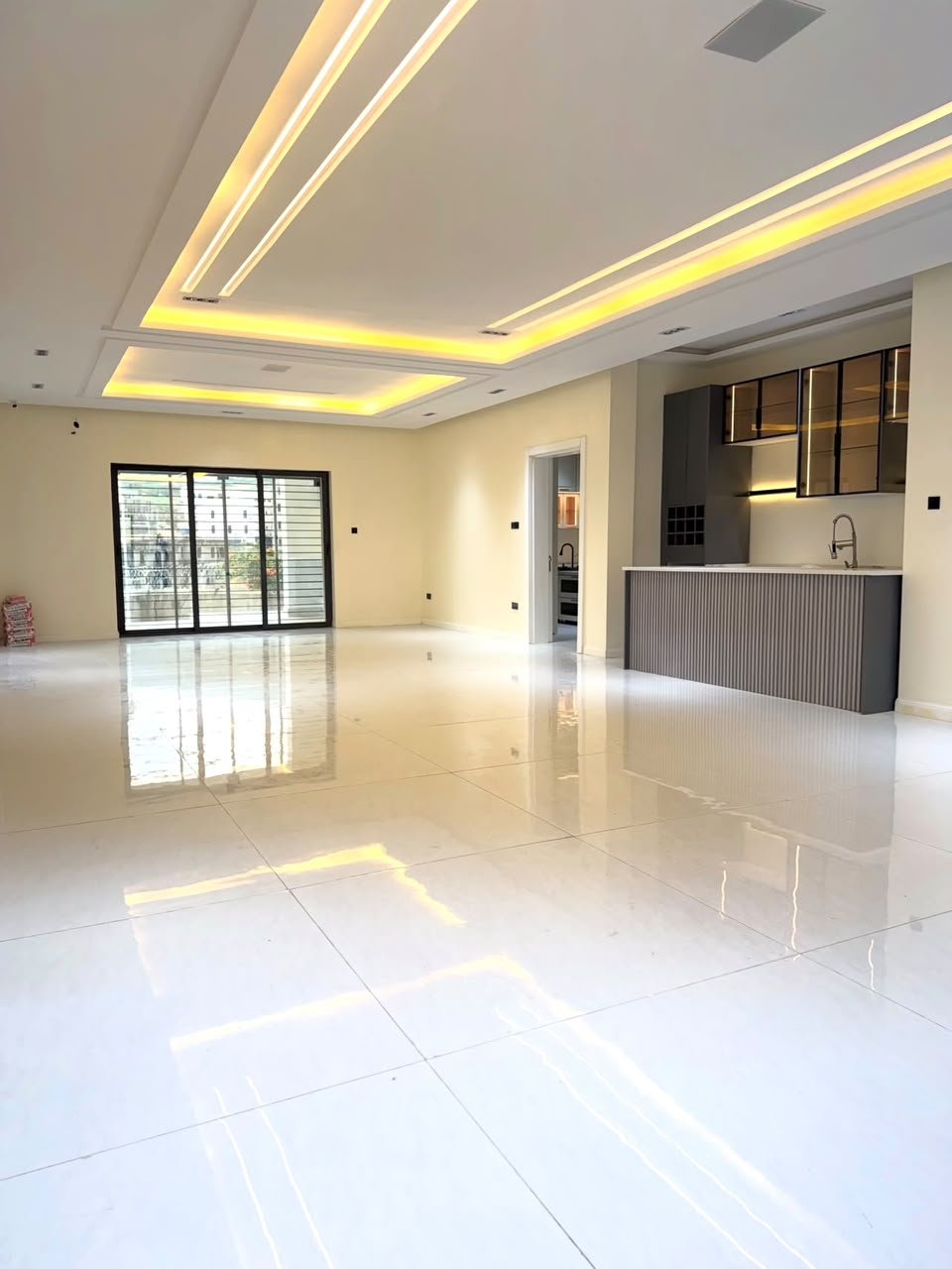Luxury 6-Bedroom Smart Home in Katampe photo 3