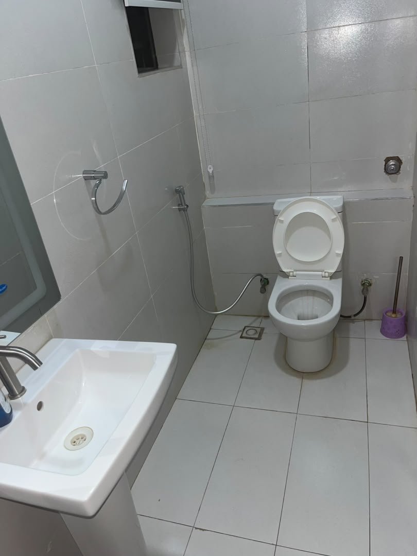 4-Bedroom Semi-Detached in Life Camp photo 6