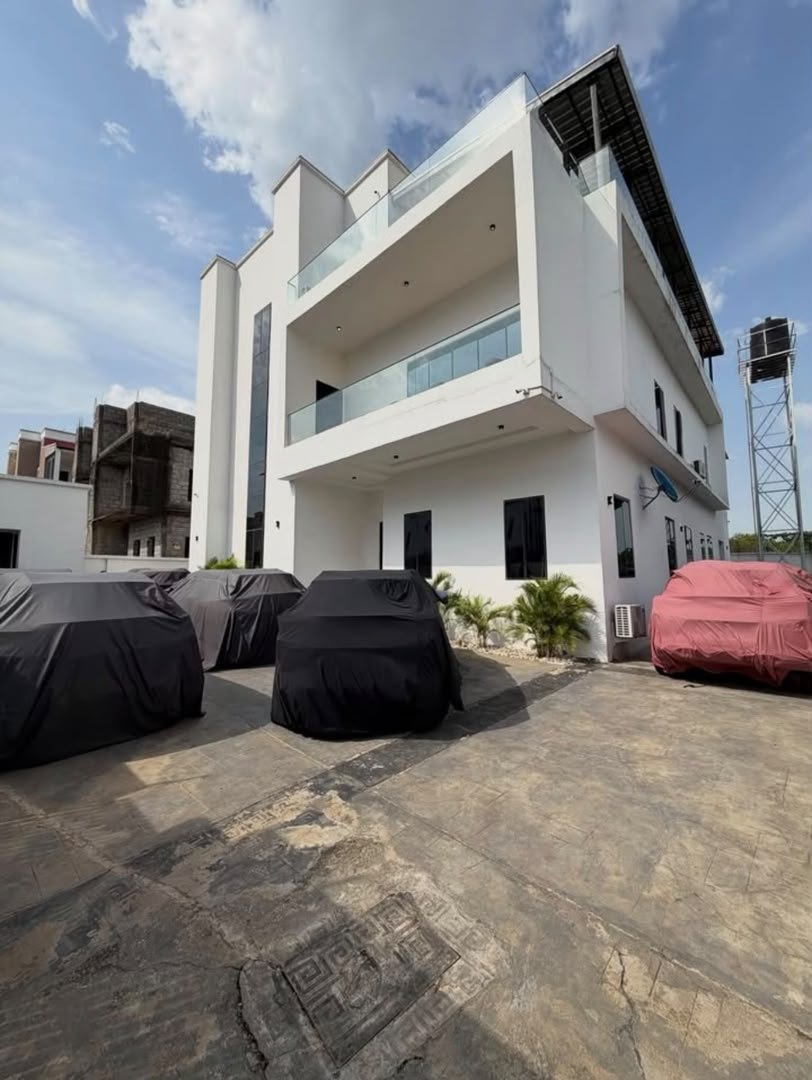 Furnished 5-Bedroom Detached-Duplex Life Camp photo 7