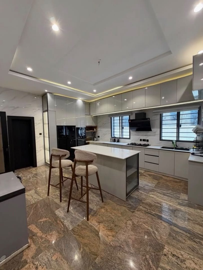 Furnished 5-Bedroom Detached-Duplex Life Camp photo 11