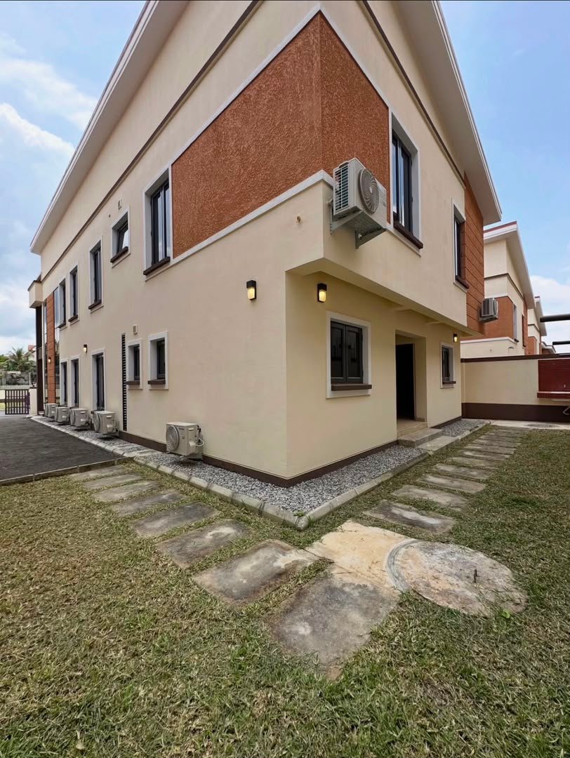 Luxury 4-Bedroom Detached Duplex in Life Camp photo 3