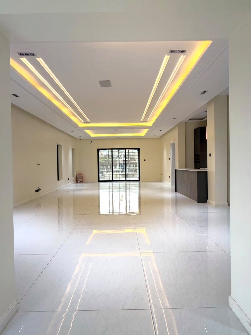 Luxury 6-Bedroom Smart Home in Katampe photo 4