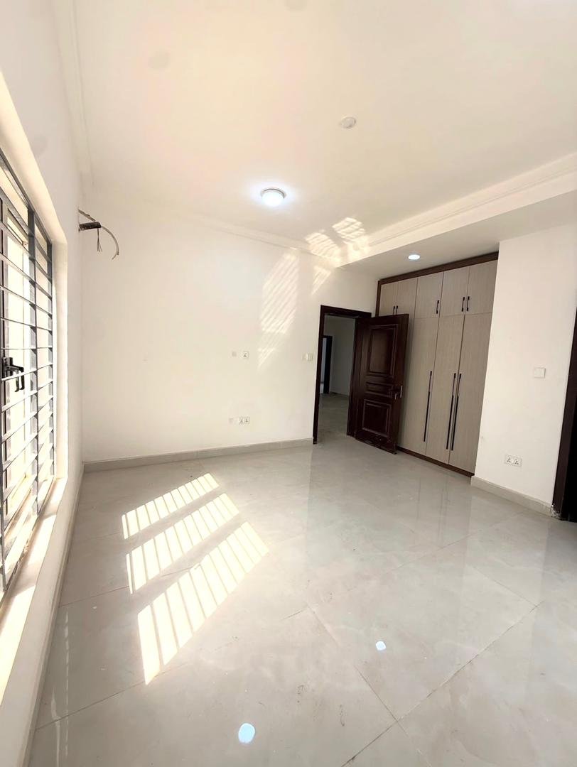 5-Bedroom Semi-Detached Duplex in Asokoro photo 2