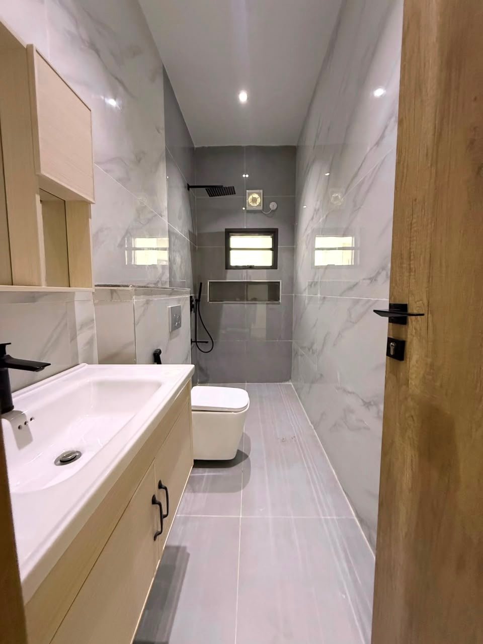 4-Bedroom Terrace in Guzape photo 9