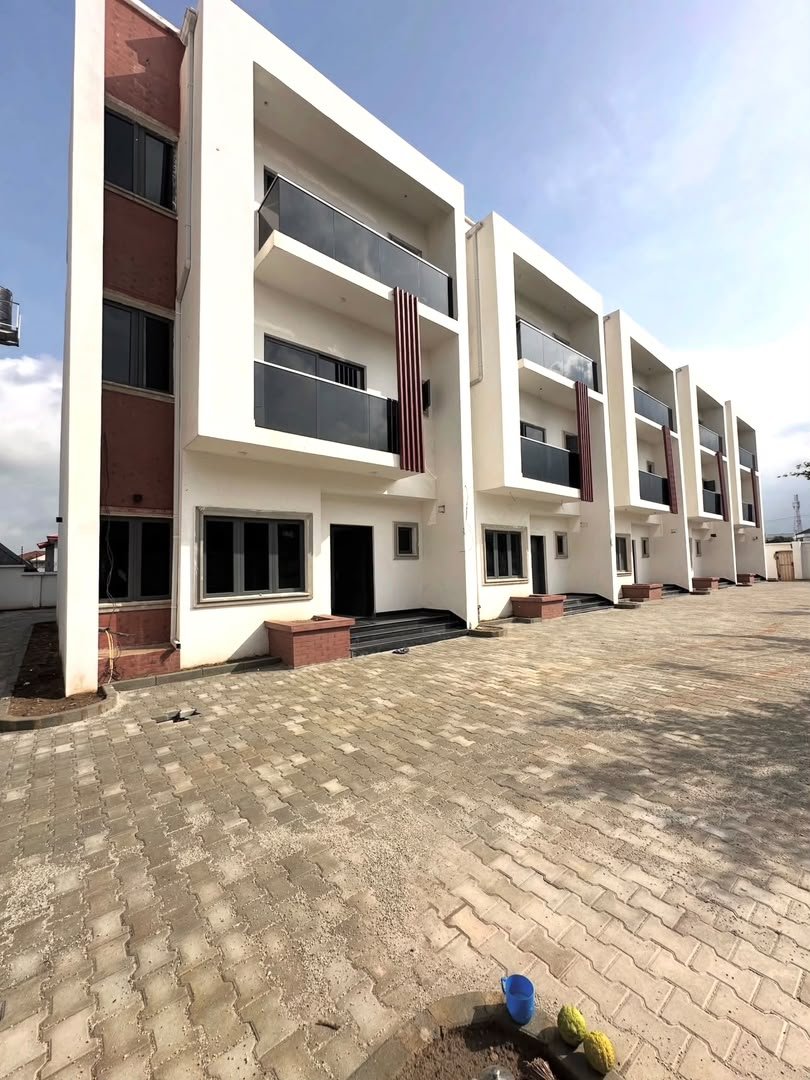 4-Bedroom Terrace in Area !